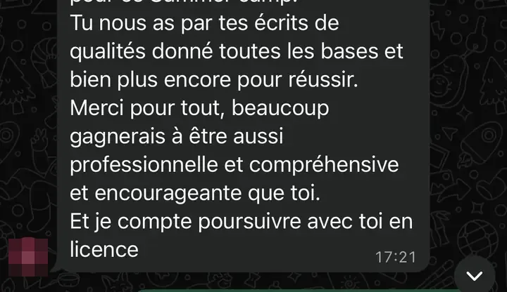 Capture WhatsApp d'une étudiante remerciant Marie Terki de lui avoir donné toutes les bases pour réussir et annonçant vouloir poursuivre avec elle en licence.