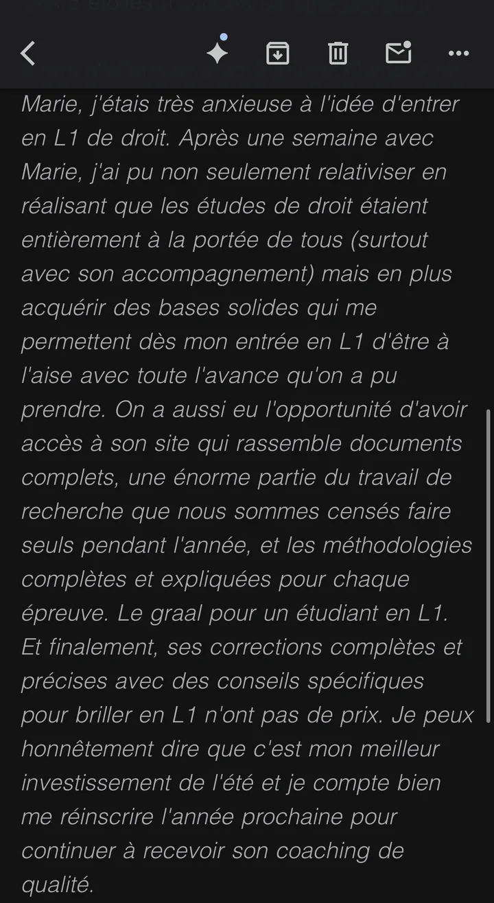 Capture d'un avis d'une étudiante sur le stage d'été avec Marie Terki : anxiété avant la L1 de droit dissipée, bases solides, site avec documents et méthodologies complets, corrections précises.